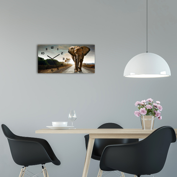 Orologio rettangolare con movimento preciso e design ispirato a un elefante