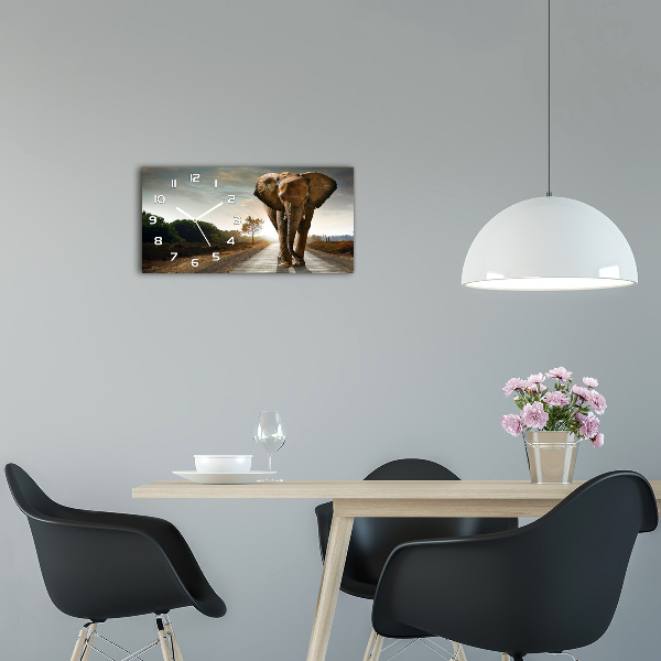 Orologio rettangolare con movimento preciso e design ispirato a un elefante