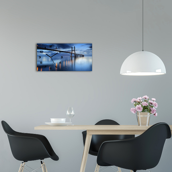 Orologio orizzontale con ponte illuminato