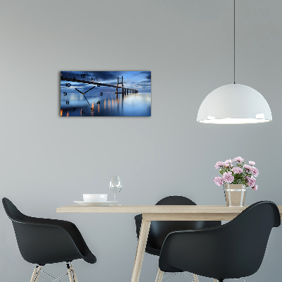 Orologio orizzontale con ponte illuminato