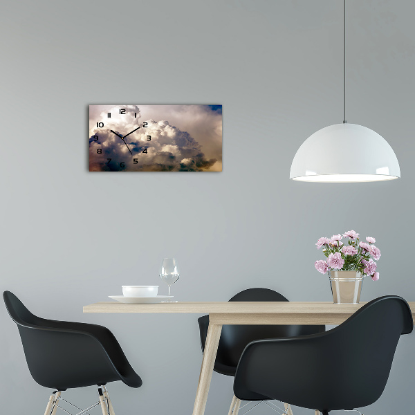 Orologio orizzontale con decorazione a nuvole nel cielo
