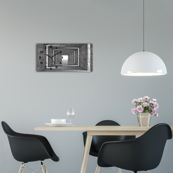 Orologio rettangolare con quadrante che riproduce un tunnel di mattoni