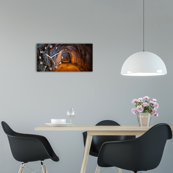 Orologio rettangolare con quadrante ispirato a un tunnel sotterraneo