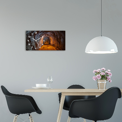 Orologio rettangolare con quadrante ispirato a un tunnel sotterraneo