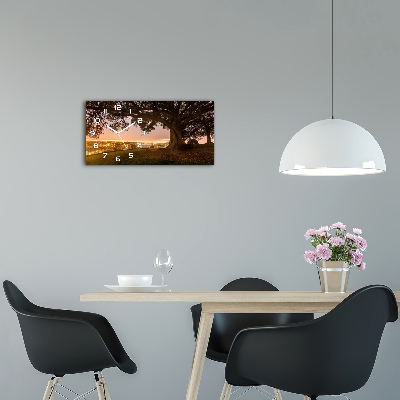 Orologio rettangolare con decorazione raffigurante un vecchio albero