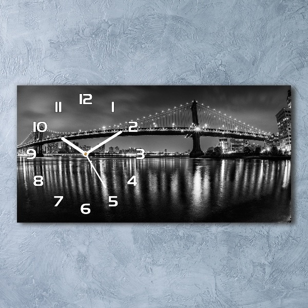 Orologio rettangolare in stile Manhattan di notte