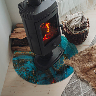 Vetro sotto il camino con motivo organico astratto