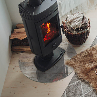 Vetro sotto il camino rotondo con venatura del legno chiaro