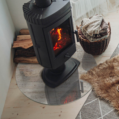 Vetro sotto il camino rotondo con venatura del legno chiaro