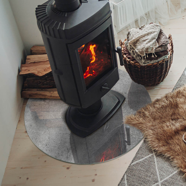 Vetro sotto il camino con struttura in calcestruzzo grezzo