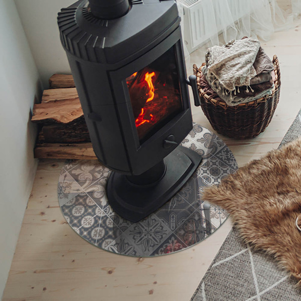 Vetro sotto il camino con motivo decorativo a mosaico