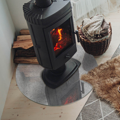 Vetro sotto il camino rotondo con struttura in calcestruzzo grezzo