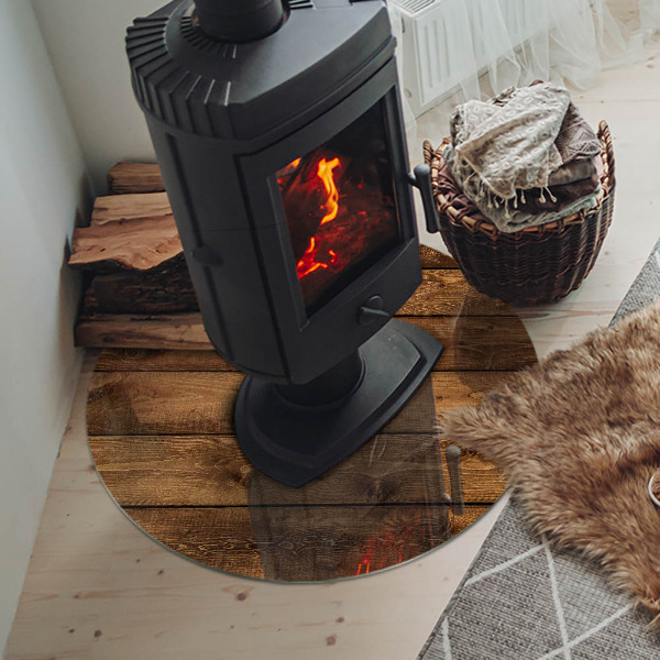 Vetro sotto il camino con finitura a tavola di legno venata