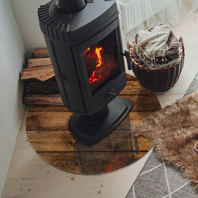 Vetro sotto il camino con finitura a tavola di legno venata