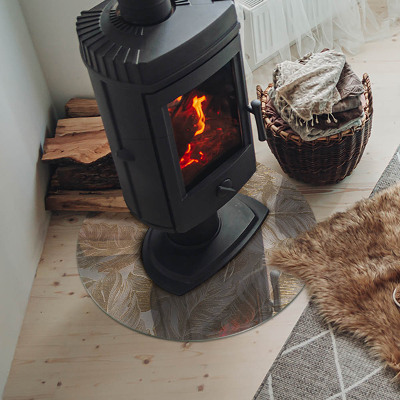 Vetro sotto il camino con foglie dai motivi delicati