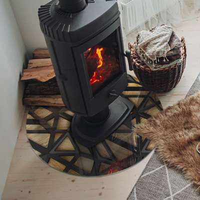 Vetro sotto il camino con motivo geometrico e finitura in legno