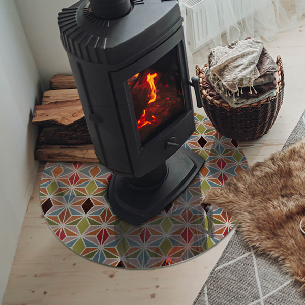 Vetro sotto il camino rotondo con modelli poligonali disposti a griglia