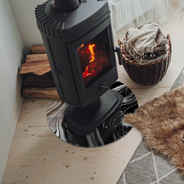 Vetro sotto il camino con motivo di onde e linee astratte