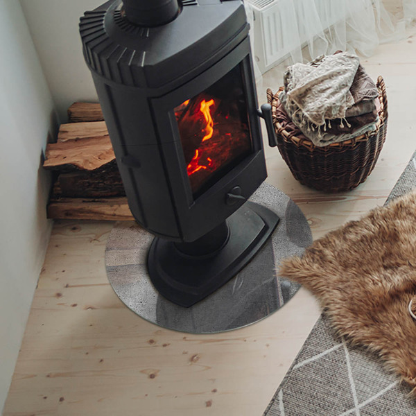 Vetro sotto il camino con struttura in calcestruzzo grezzo