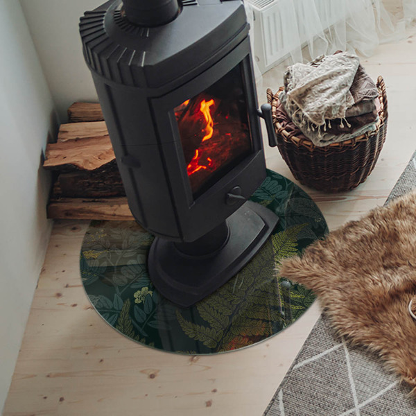 Vetro sotto il camino con motivi vegetali e farfalle