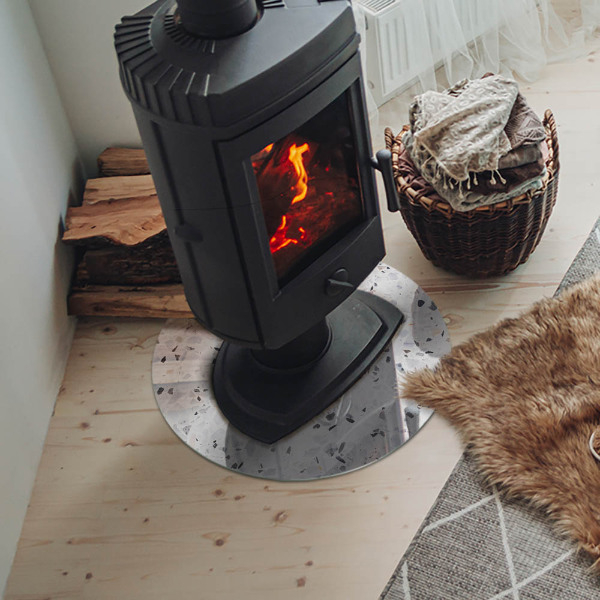 Vetro sotto il camino con motivo a pietra e particelle decorative