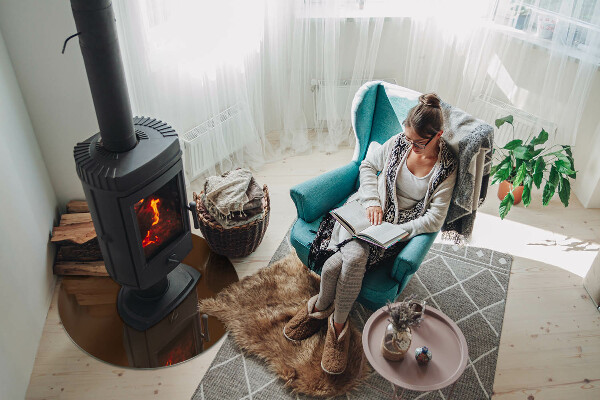 Vetro sotto il camino di colore marrone