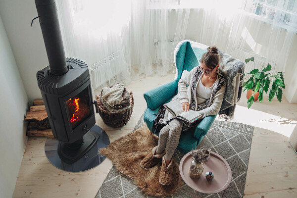 Vetro sotto il camino rotondo di colore blu scuro