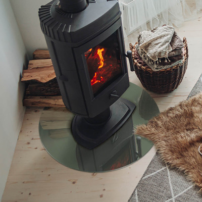 Vetro sotto il camino di colore oliva