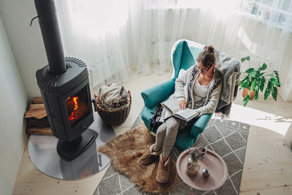 Vetro sotto il camino di colore grigio