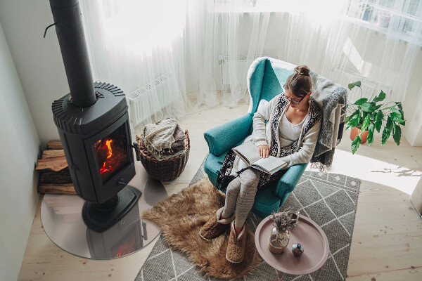 Vetro sotto il camino di colore marrone chiaro