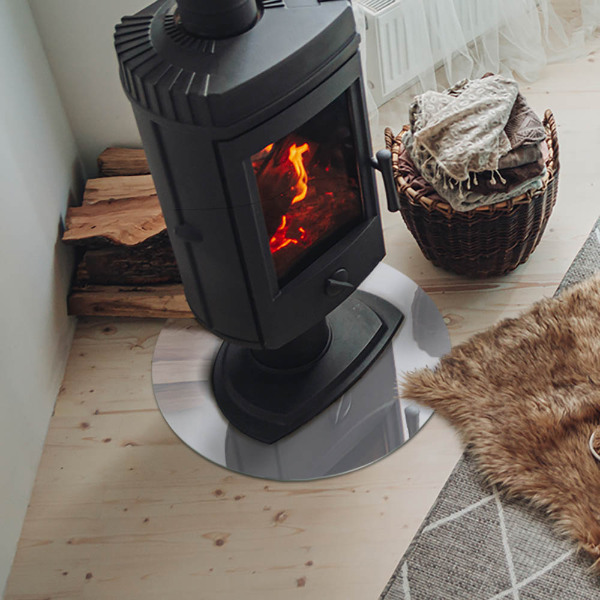 Vetro sotto il camino in colore grigio chiaro