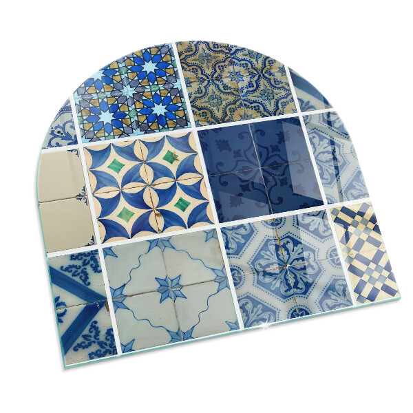 Vetro sotto il camino semiovale Motivi ceramici sullo sfondo