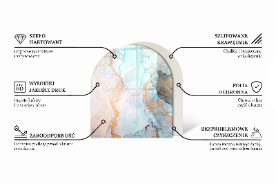 Vetro sotto il camino semiovale con venature di marmo in uno stile elegante
