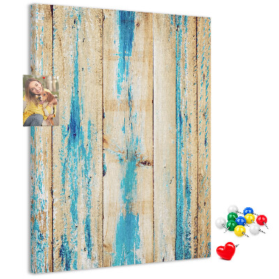 Bacheca di sughero con cornice in legno anticato e dettagli blu