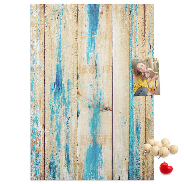 Bacheca di sughero con cornice in legno anticato e dettagli blu
