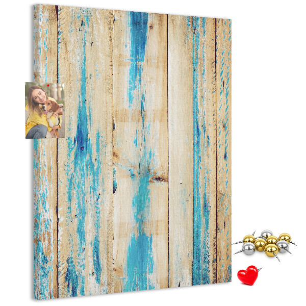 Bacheca di sughero con cornice in legno anticato e dettagli blu