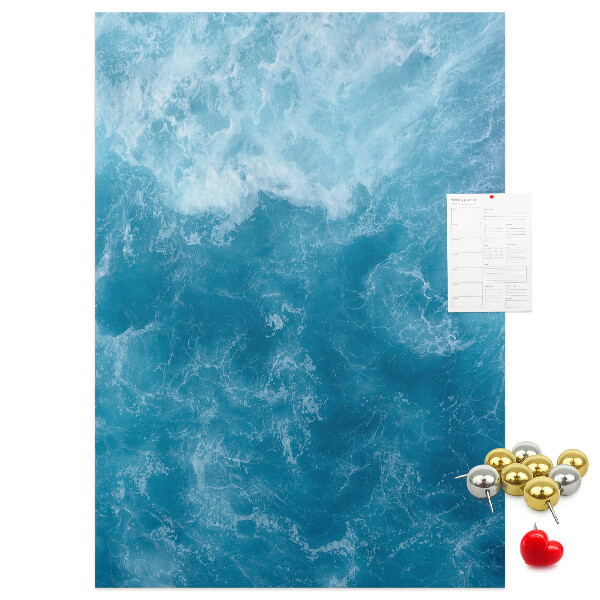 Lavagna in sughero con stampa di onde oceaniche in diverse tonalità di blu