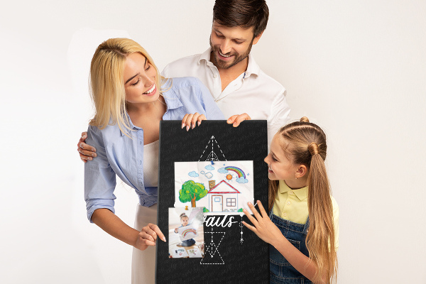 Bacheca di sughero con forme geometriche in stile minimalista