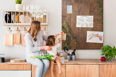 Lavagna in sughero con cornice in legno rustico e rami verdi decorativi