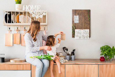 Lavagna in sughero con cornice in legno rustico e rami verdi decorativi