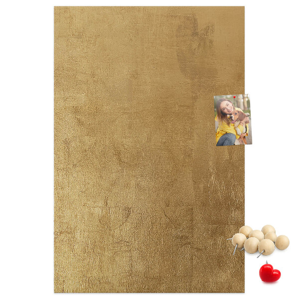 Bacheca di sughero con carta dorata e spilli colorati