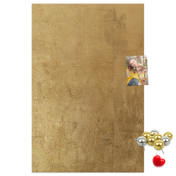 Bacheca di sughero con carta dorata e spilli colorati