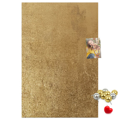 Bacheca di sughero con carta dorata e spilli colorati