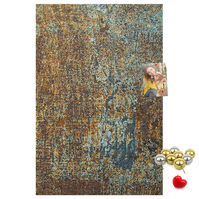 Bacheca in sughero con texture rustica e accenti blu