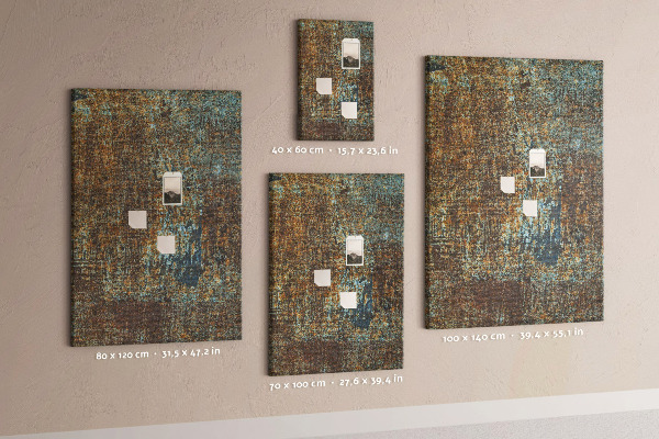 Bacheca in sughero con texture rustica e accenti blu