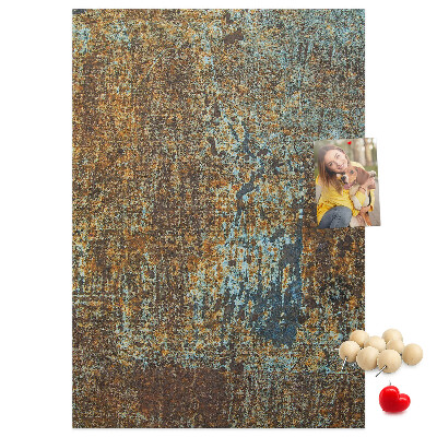 Bacheca in sughero con texture rustica e accenti blu