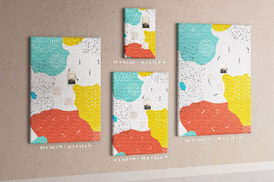 Lavagna in sughero con stampa di forme e motivi astratti colorati