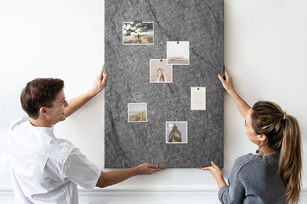 Bacheca di sughero con stampa effetto pietra naturale grigio-nera