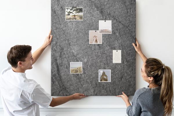 Bacheca di sughero con stampa effetto pietra naturale grigio-nera