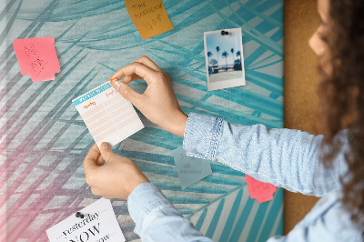 Bacheca di sughero con stampa di foglie di palma tropicali in tonalità pastello